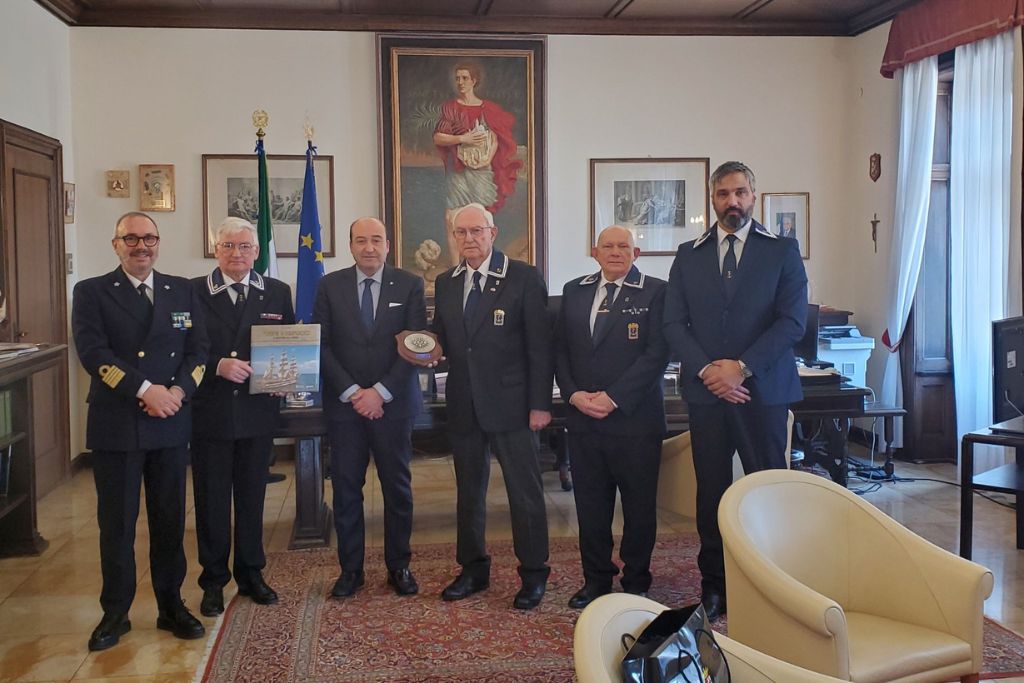 prefetto di trieste pietro signoriello capitano di vascello del prete marinai d'italia accademia nautica dell'adriatico